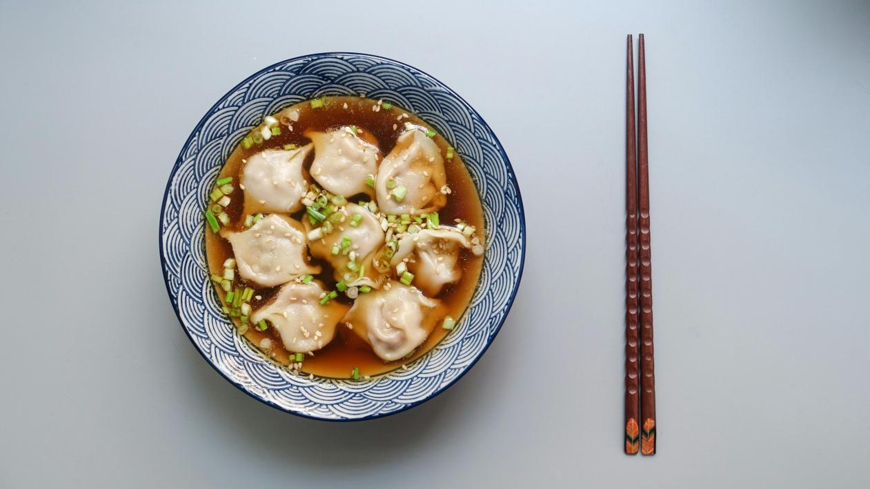 熬夜党必看！吃宵夜和饿着睡哪个危害大？