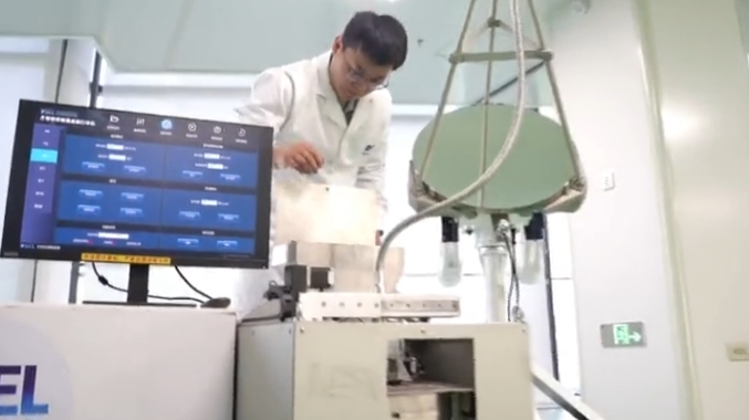 如何去月球盖房子？这台月壤打砖机来帮你！