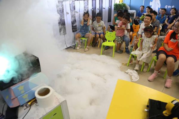 液氮蘑菇云实验，让孩子们在欢乐中感受到了科学的魅力