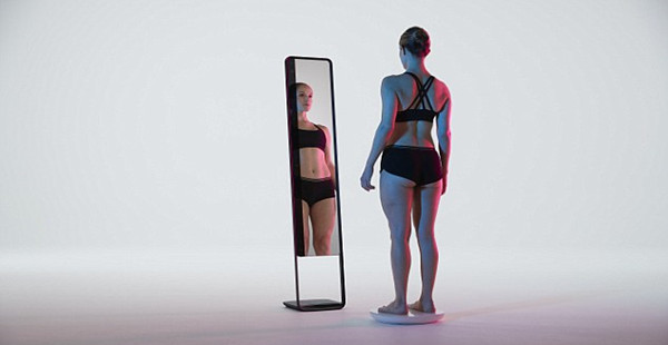 智能镜子创建裸体3D模型，记录每个身材变化细节
