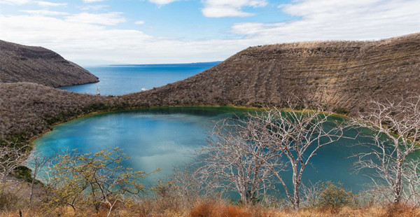 纵览世界各地最奇特的火山口湖