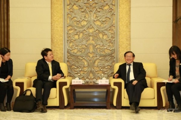 Wan Gang meets with general manager of Nissan (China) Investment Nishibayashi Takashi