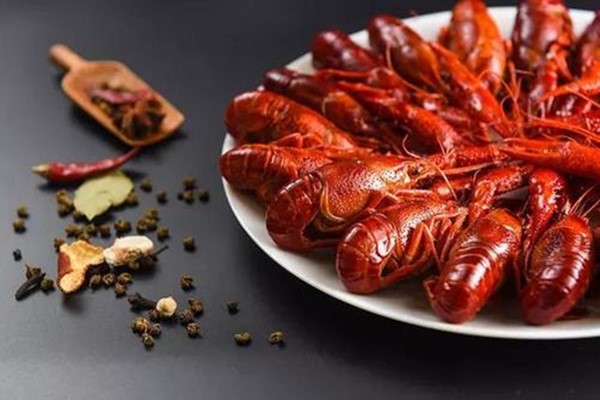 “虾红是非多”小龙虾的头、虾黄到底能不能吃？