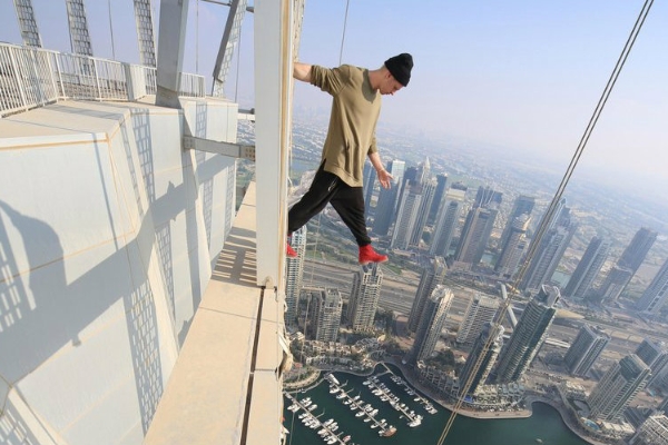 What is Acrophobia about?