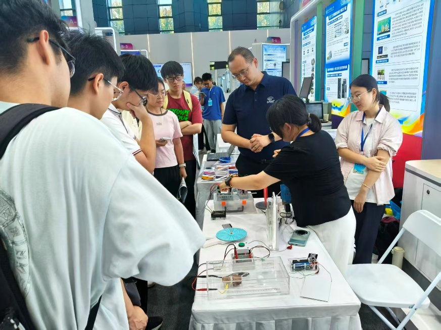 中心科创成果亮相2026年北京市全国科普月首都高校科普成果展