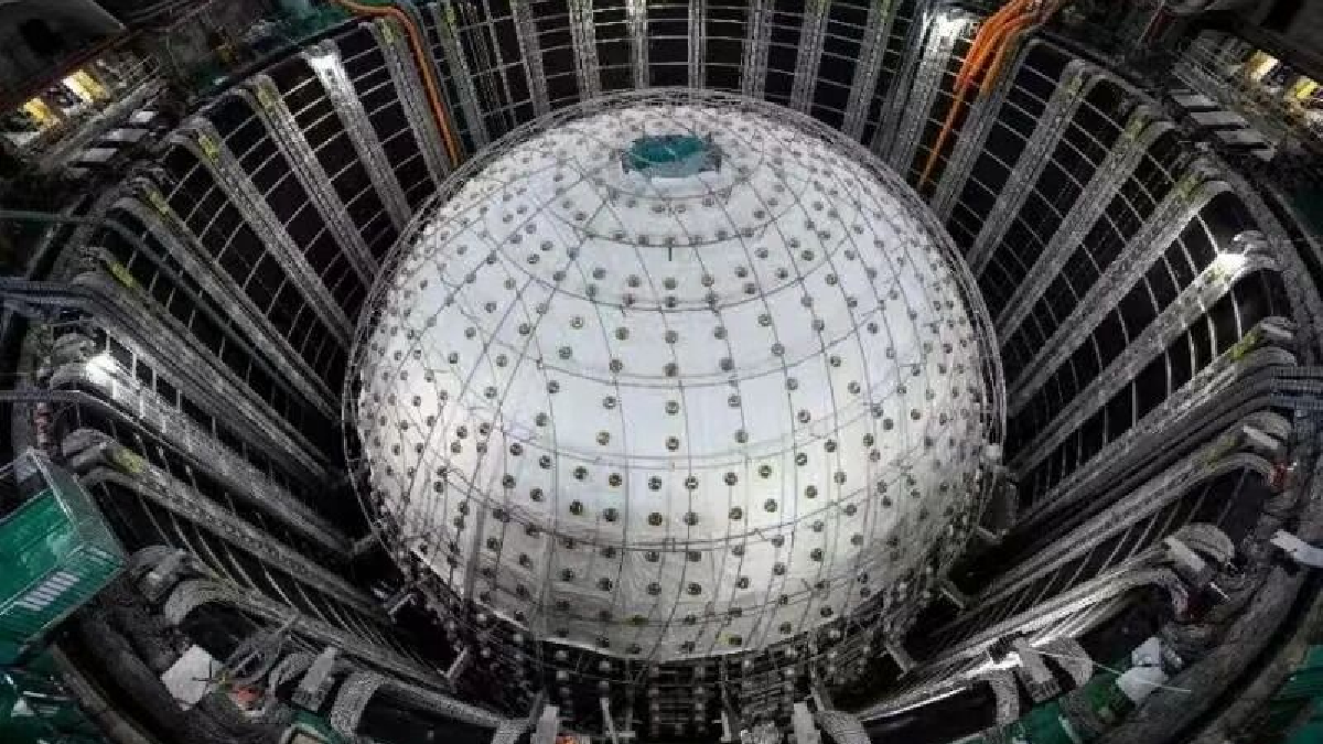 地下 700 米追逐 “宇宙幽灵”：江门中微子实验中心