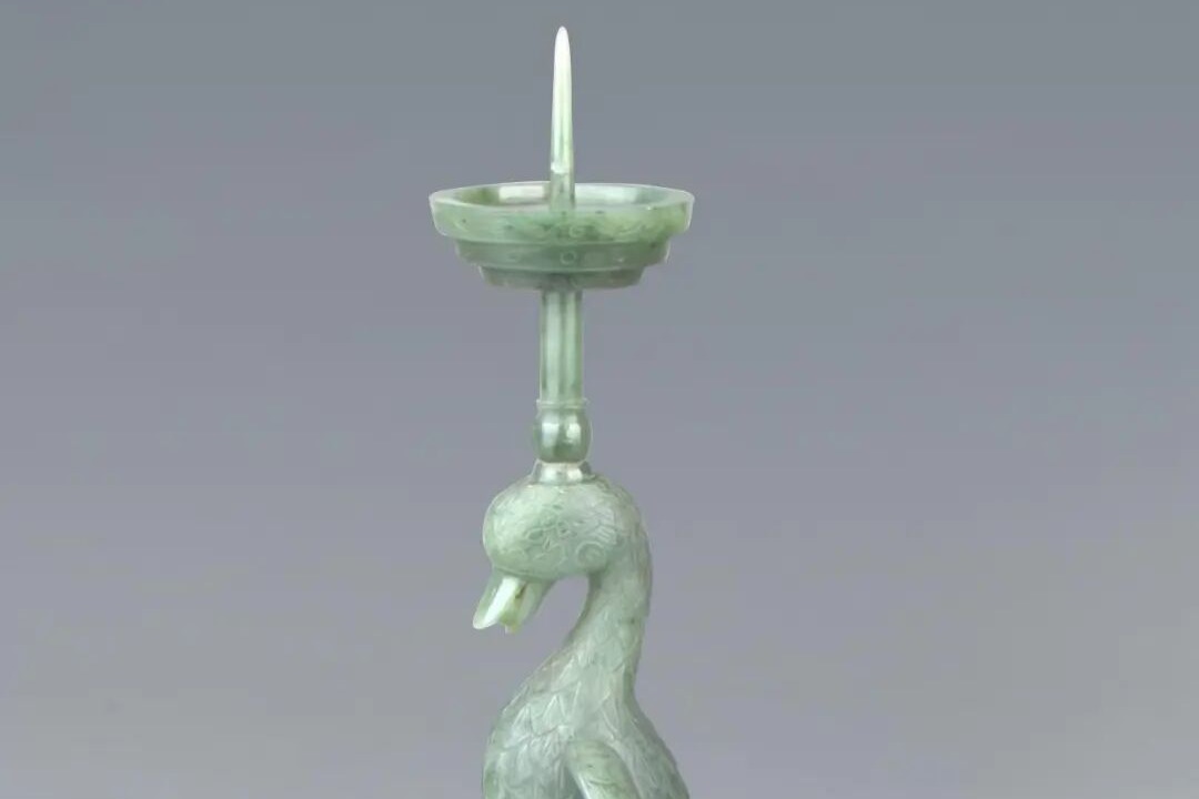 一盏碧玉雕成的“海景灯”