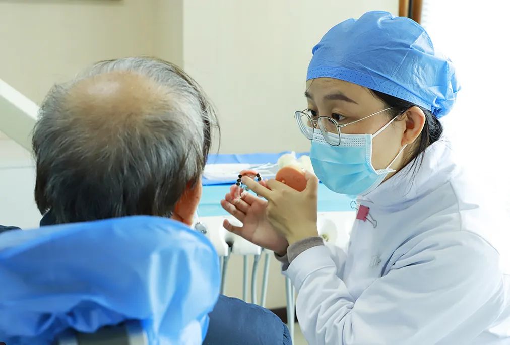 先别着急拔牙，牙齿摇摇晃晃或许还能固定
