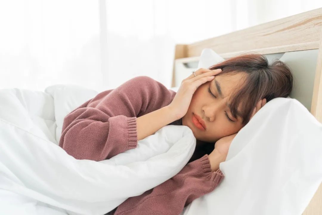 一到经期就头痛，医生教你一套“急救法”