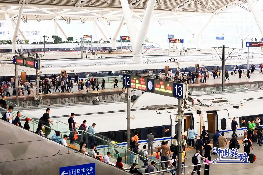 高铁车门到底谁来关？你一定想不到！