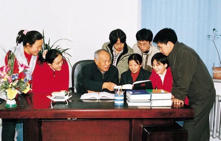 曾每天骑车50里搞科研！这位院士的硬核人生太燃了