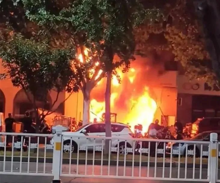 41辆电动车被烧成“骨架”！这些事千万别做……
