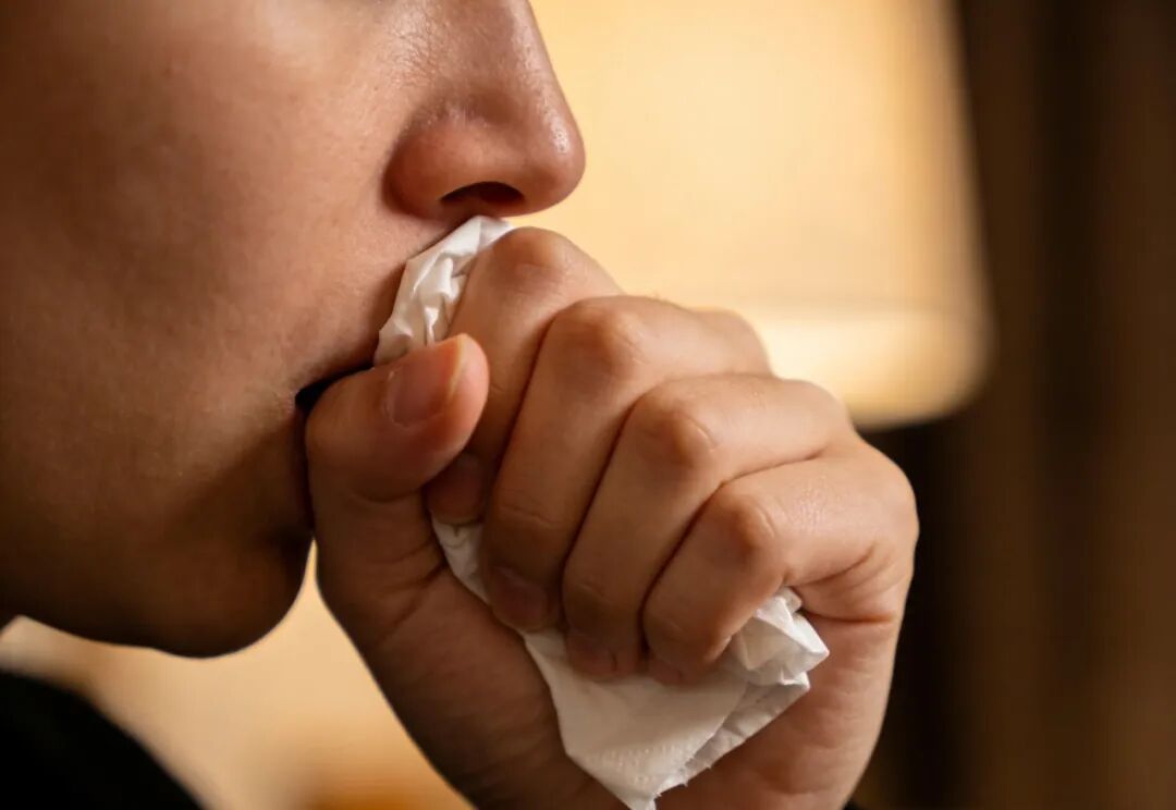 不吸烟竟查出肺癌晚期！“祸首”竟是它！医生：这些症状需警惕！