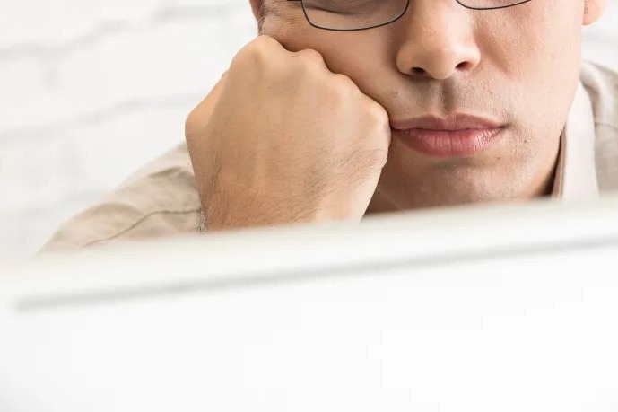 总叹气，是身体在帮你“疏肝”