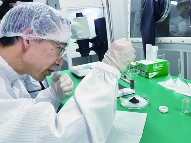 为什么月球背面的土壤更黏？科学家找到关键粒径阈值