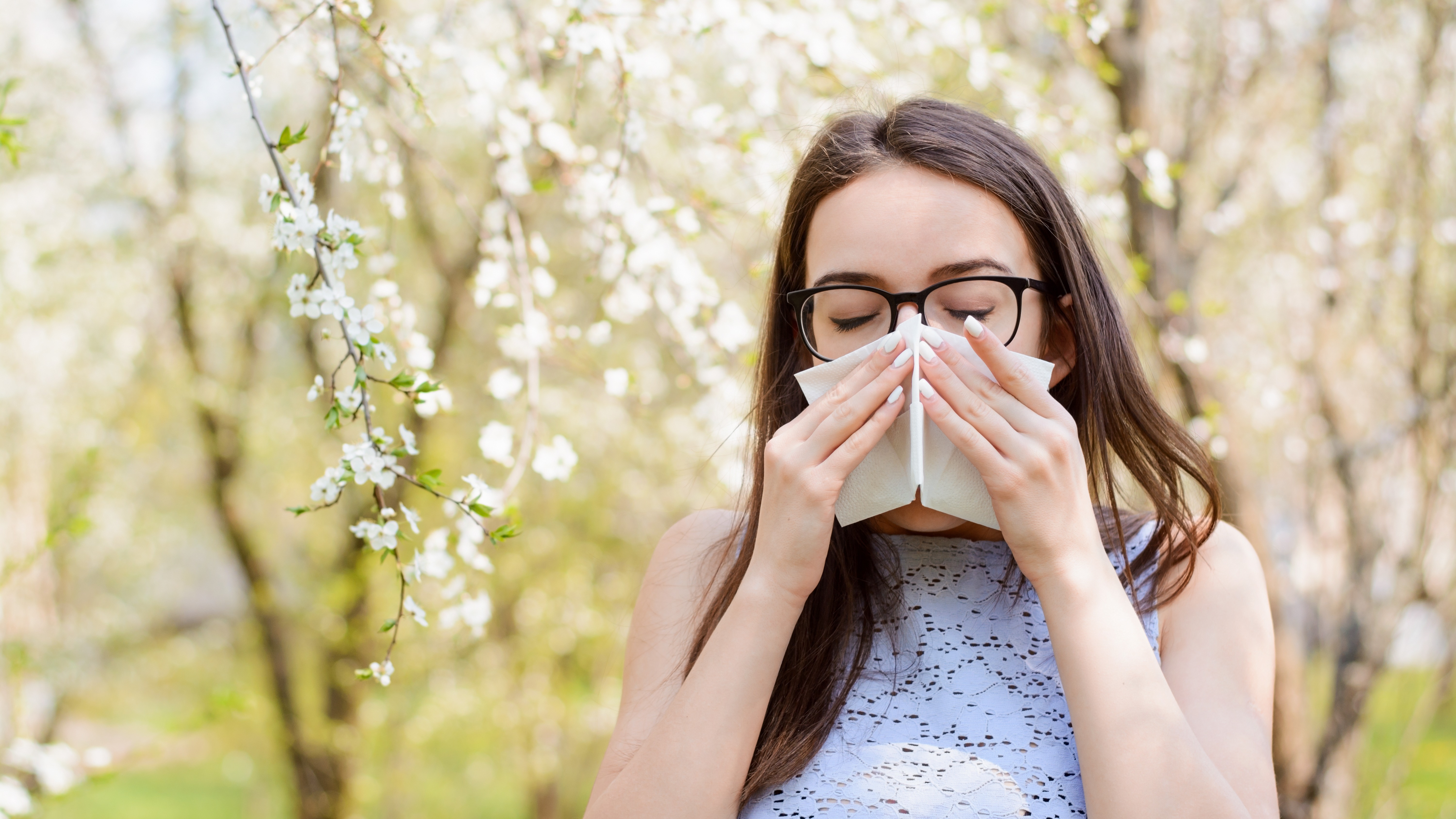 花粉过敏硬扛不可取，科学应对看这里