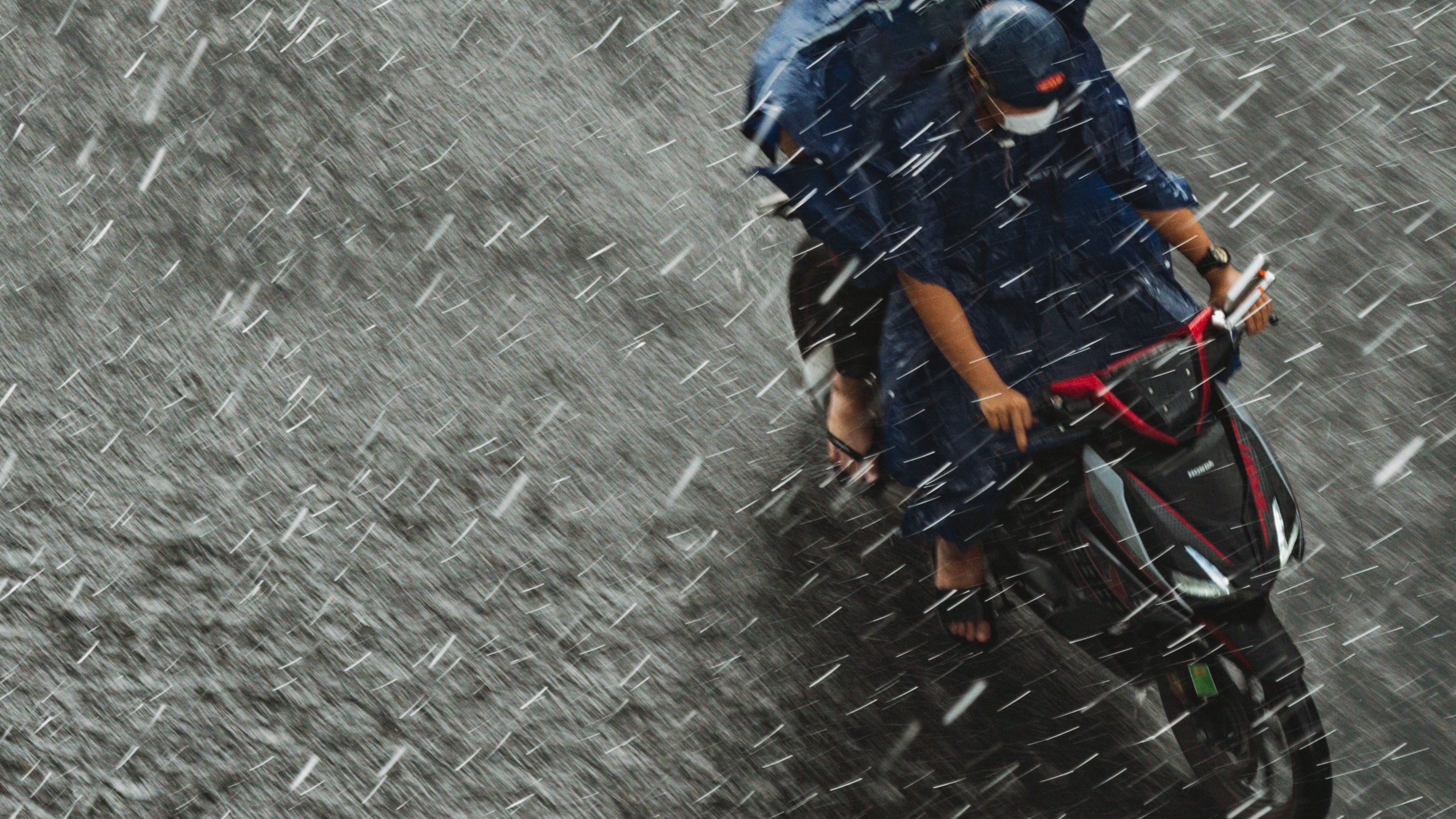 生死180秒！突遇强降雨，普通人必备的“保命”常识