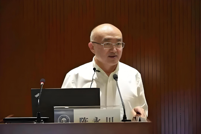 从“数学明星”到“领军人物”丨 陈永川