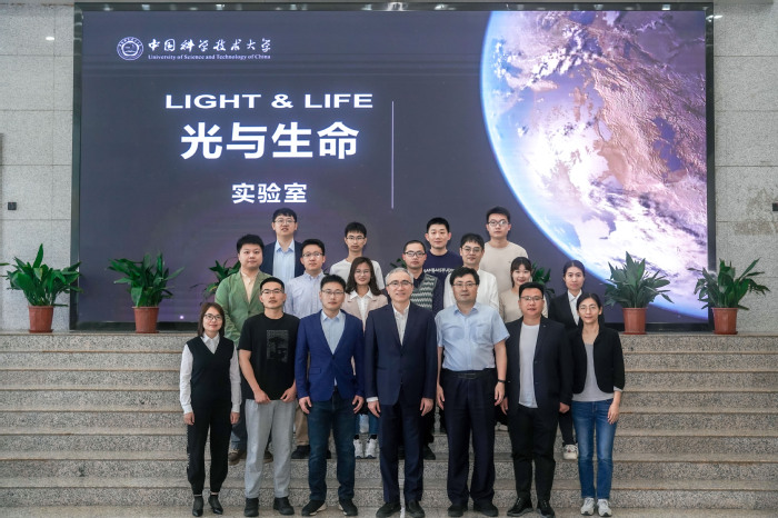 “不抄近路”，他们探索光与生命的奥秘