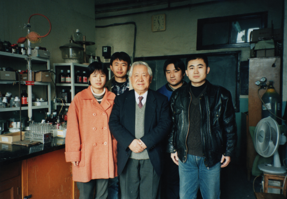 他点燃祖国西北的化学火种丨刘有成