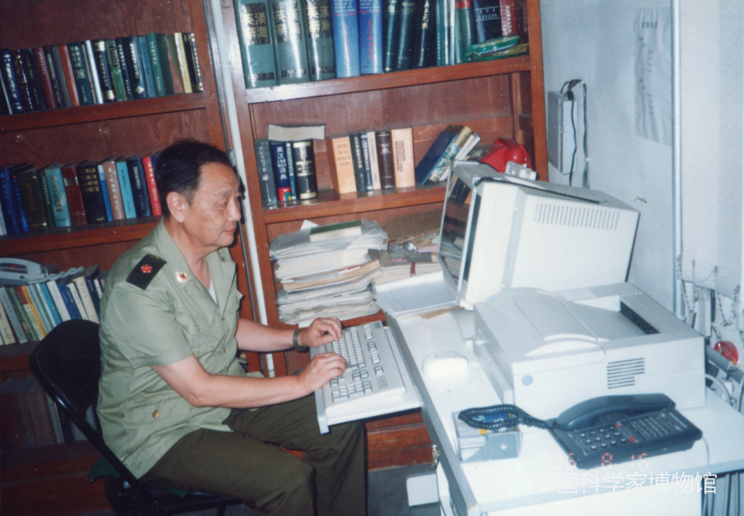 “光之利刃”背后的追光者｜赵伊君