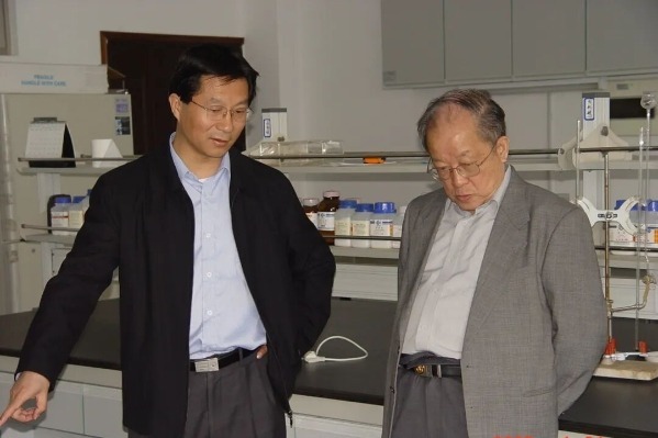 他用“废品”干了一件大事｜汪懋华