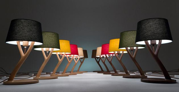 这是一张最贴近自然的台灯，呈现自然与四季之美
