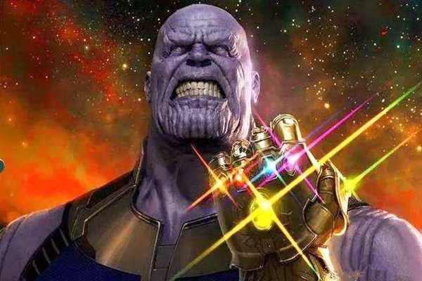 《复联3》灭霸可动手办曝光 肌肉猛男暴打美国队长