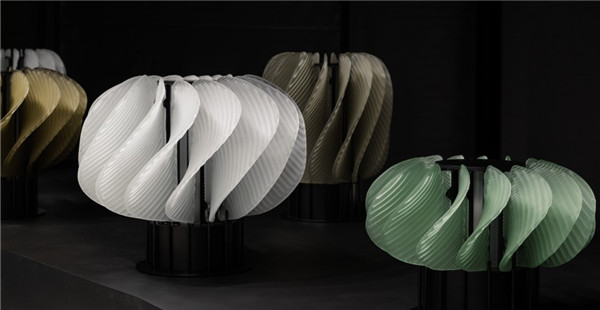 会旋转的玻璃灯具设计