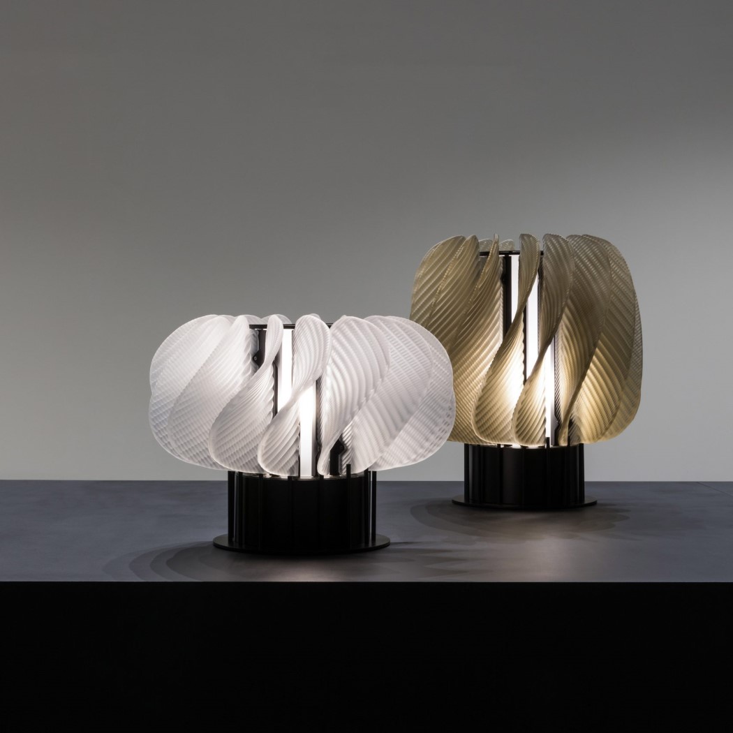 会旋转的玻璃灯具设计