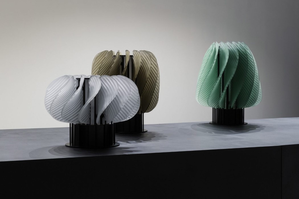 会旋转的玻璃灯具设计