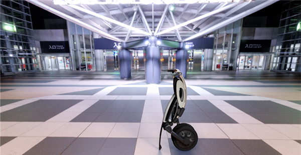 INU自动折叠智能电动车