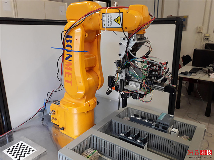 photo%2F0009%2F2018-07-06%2FDM2BU6KF0AI20009NOS