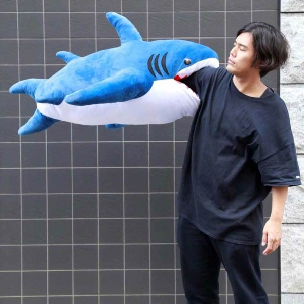 鲨鱼抱枕