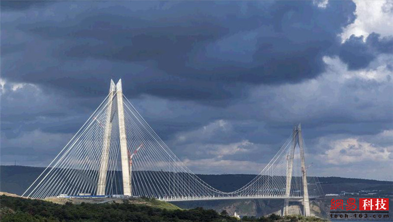 photo%2F0009%2F2018-11-13%2FE0GI6KQR0AI20009NOS