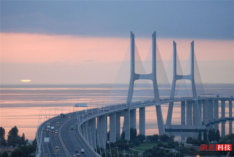 photo%2F0009%2F2018-11-13%2FE0GI6KQP0AI20009NOS