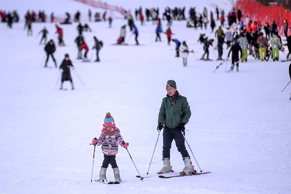 Winter snow, discount travel packages draw tourists north