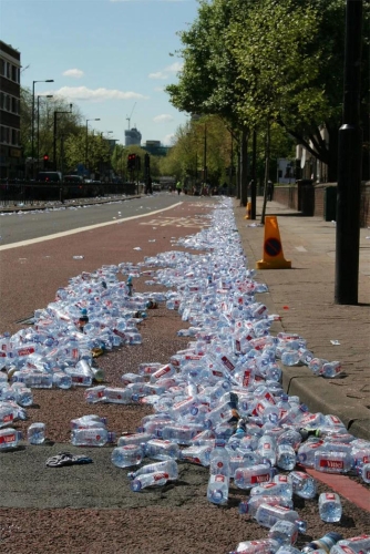 London Marathon Replaces Water Bottles With Biodegradable And Edible Water Pouches