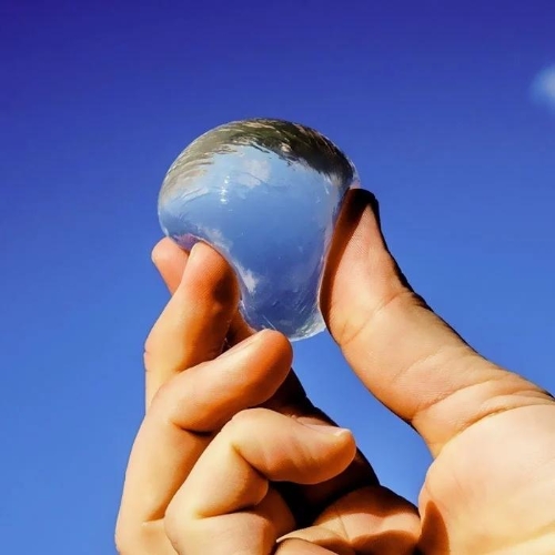 London Marathon Replaces Water Bottles With Biodegradable And Edible Water Pouches
