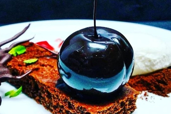 10 Times This Chef Confused People With Desserts That Look Like Other Things