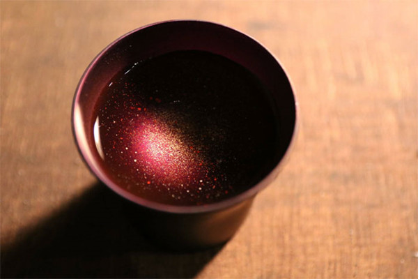 Clever Design Turns Ordinary Cups Into Liquid Galaxies When Something Is Poured Into Them