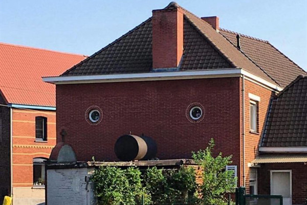 Belgian Guy Documents Ugly Houses He Sees And They’re So Bad, It’s Hilarious