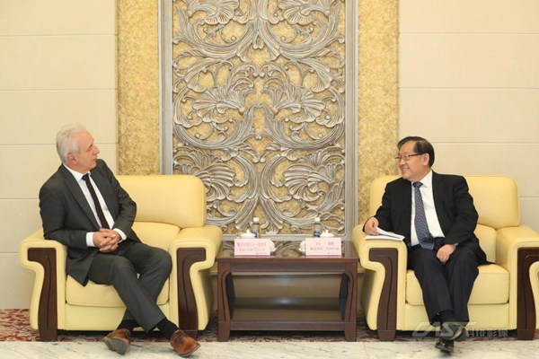 Wan Gang meets with former Saxony governor Stanislaw Tillich