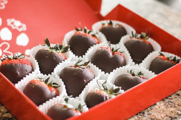 双语丨Why do we give chocolate for Valentine’s Day?