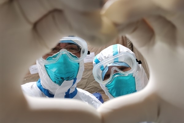 双语：World Health Organization debunk 13 of the biggest myths surrounding the outbreak