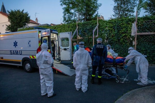 双语：French doctors say they found a Covid-19 patient from December 法国医院发现去年12月已有新冠肺炎确诊病例 