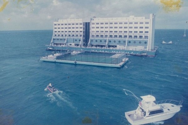 The World’s First Luxury Floating Hotel Built In The 1980s For Watching The Great Barrier Reef Ends Up In North Korea