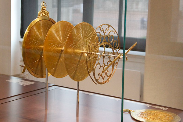 古代天文学家最喜欢的天文仪器——星盘