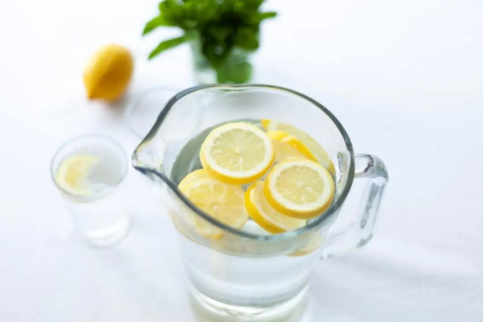 每日“蝌”普：喝柠檬水能美白吗？