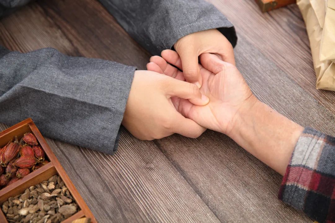 听说阴虚体质者会变“丑”，是真是假？建议这么调养→